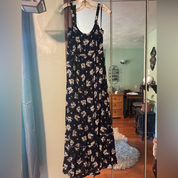 White Birch Navy and White Floral Maxi Dress with pockets Size M NWT - Picture 4 of 9